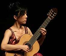 Xuefei Yang performing the Concierto de Aranjuez in Barcelona, 2008