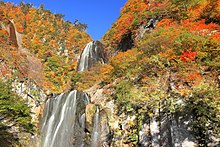 安の滝と紅葉（秋田県北秋田市）