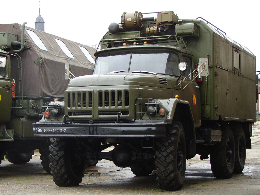 ZIL-131 camion  1024px-Zil131_nva