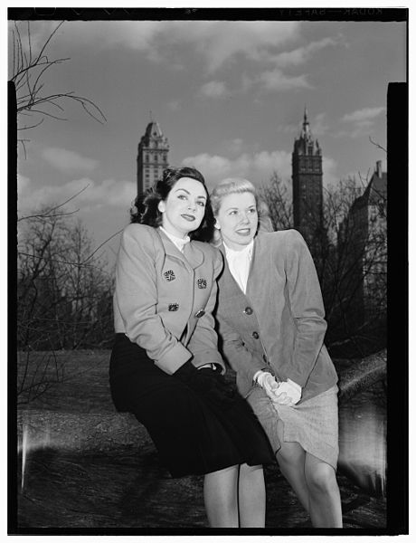 File:(Portrait of Doris Day and Kitty Kallen, Central Park, New York, N.Y., ca. Apr. 1947) (LOC) (5269518510).jpg
