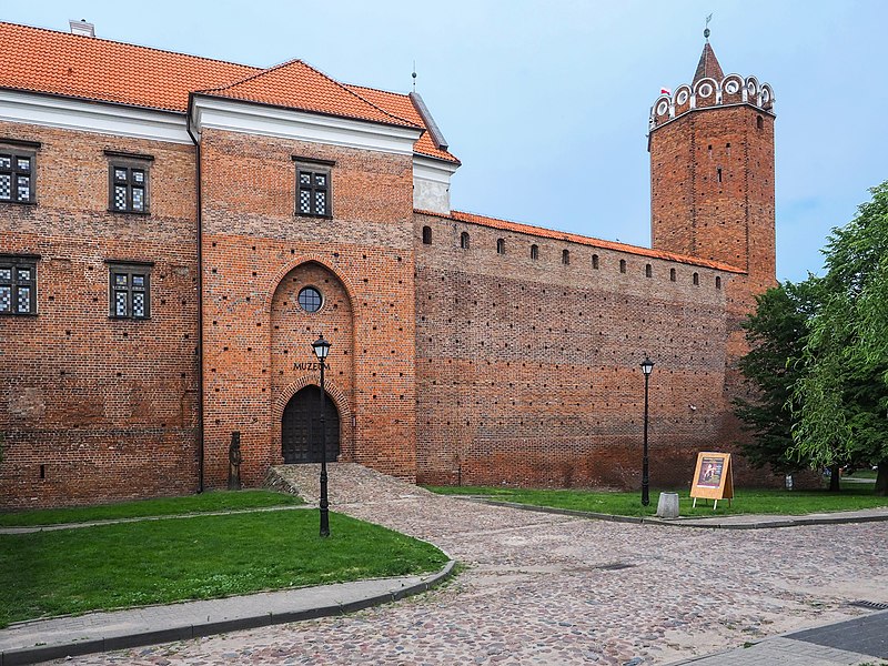 File:Łęczyca 003 - zamek.jpg