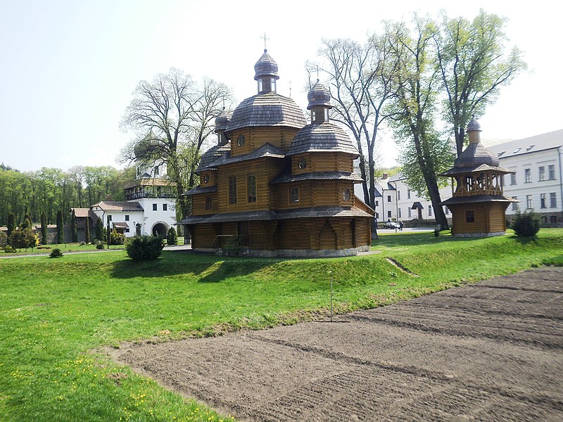 File:Церква Св.Параскеви в с. Крехів (ракурс 4).JPG