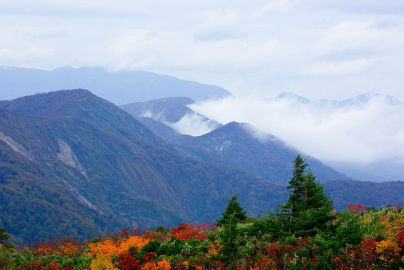 File:栃が森、焼石連峰 Mt. Yakeishi ^ Tochiga-mori mountains - panoramio.jpg