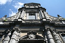 La facciata barocca della Chiesa di San Lupo.