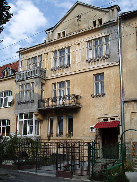 ไฟล์:101 Tarnavskoho Street, Lviv (01).jpg