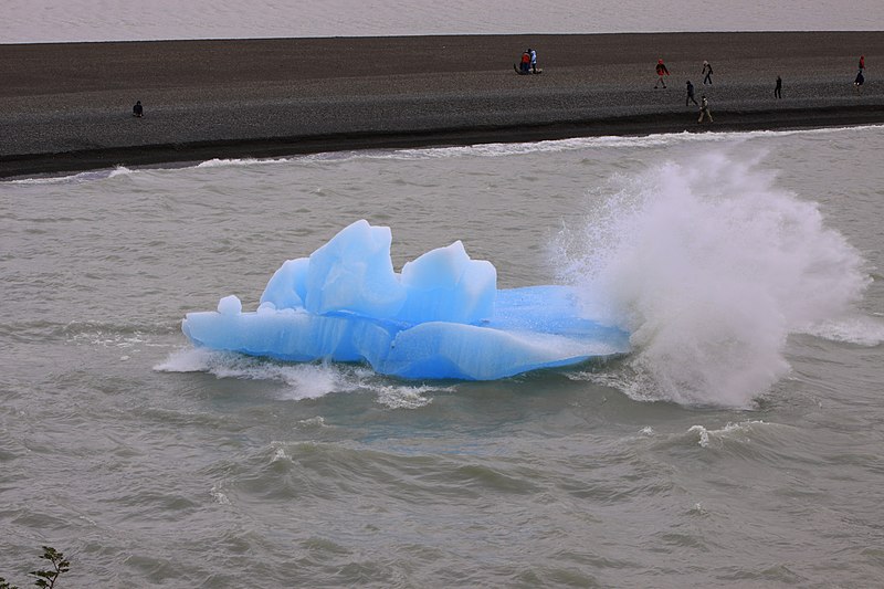 File:180 - Torres del Paines - Iceberg - Janvier 2010.JPG