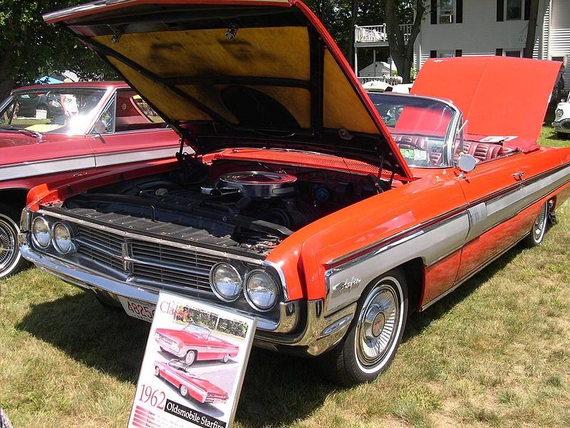 File:1962 Oldsmobile Starfire.jpg