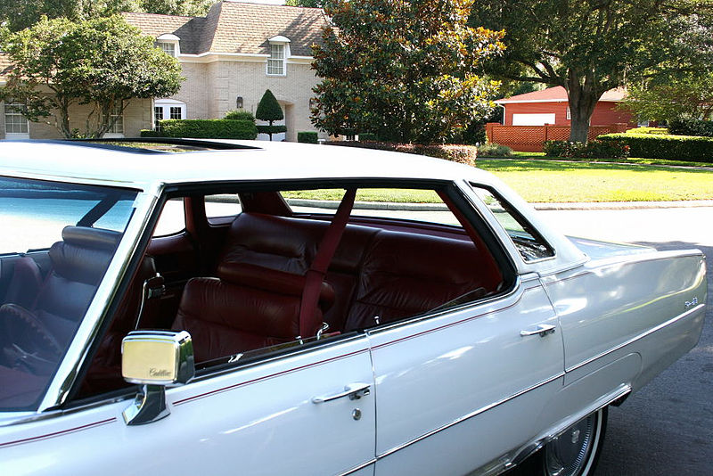 File:1976 Cadillac Sedan Deville open windows.jpg