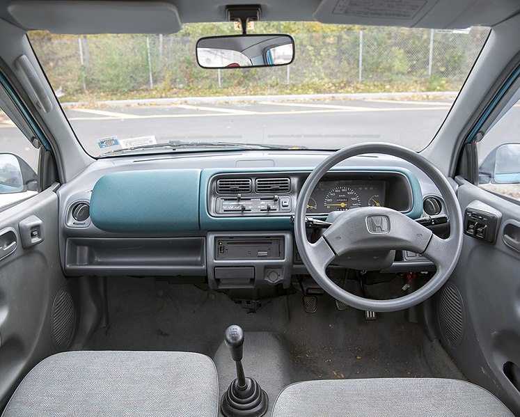 File:1993 Honda Today Associe Gi dashboard (Tahitian Green Pearl).jpg