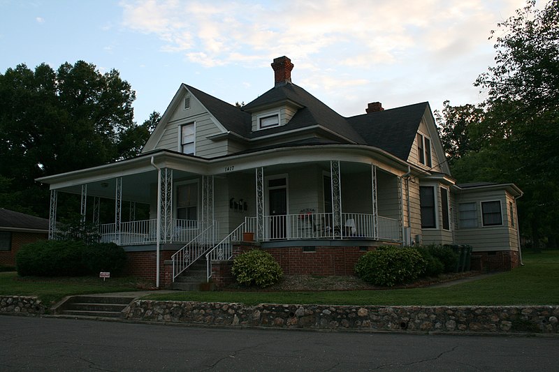 File:2008-07-18 1417 Watts St in Durham.jpg