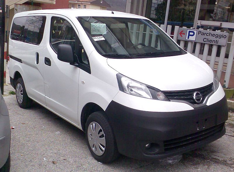 File:2010 Nissan NV200 Italy front.jpg