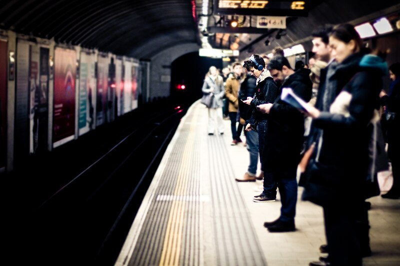 File:2013 people wating on subway platform 12677922605.jpg