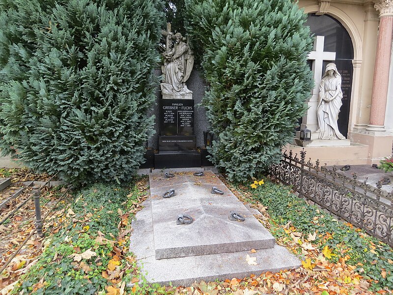 File:2017-10-31 (644) Hauptfriedhof St. Pölten.jpg