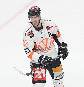 <span class="mw-page-title-main">Spencer Machacek</span> Canadian ice hockey player (born 1988)