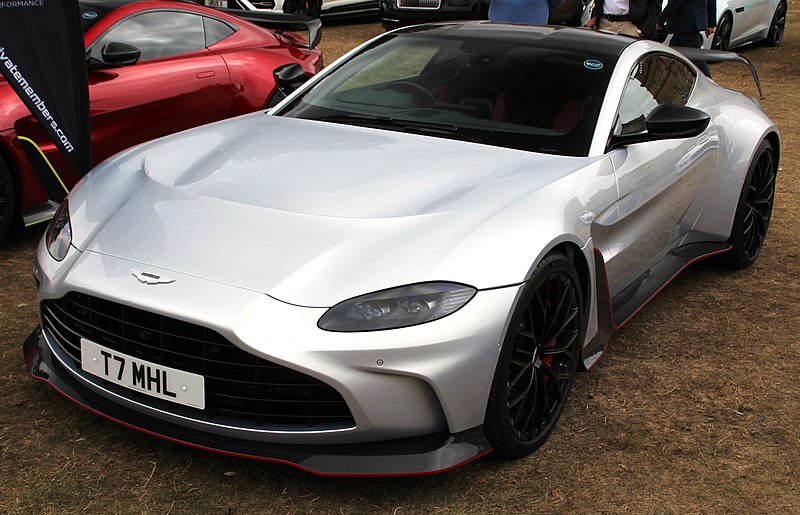 File:2022 Aston Martin Vantage V12.jpg