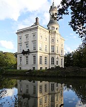 Edmond Meert bezat als Zomerverblijf het kasteel "Hof ter Saksen" in Beveren.