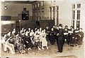 1939年，高雄首創高雄市混聲合唱團，圖為其表演前於高雄女中禮堂內練習的畫面，中間指揮者為女中教師宮崎千藏。[46]