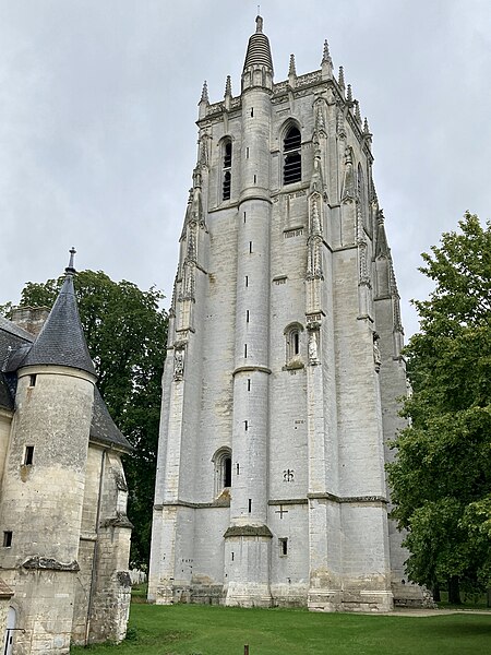 File:Abbaye Notre-Dame du Bec, tour Saint-Nicolas.jpg