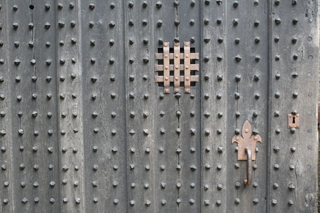 Fichier:Abbaye du Mont-Saint-Michel. Porte. Clous à pointe-de