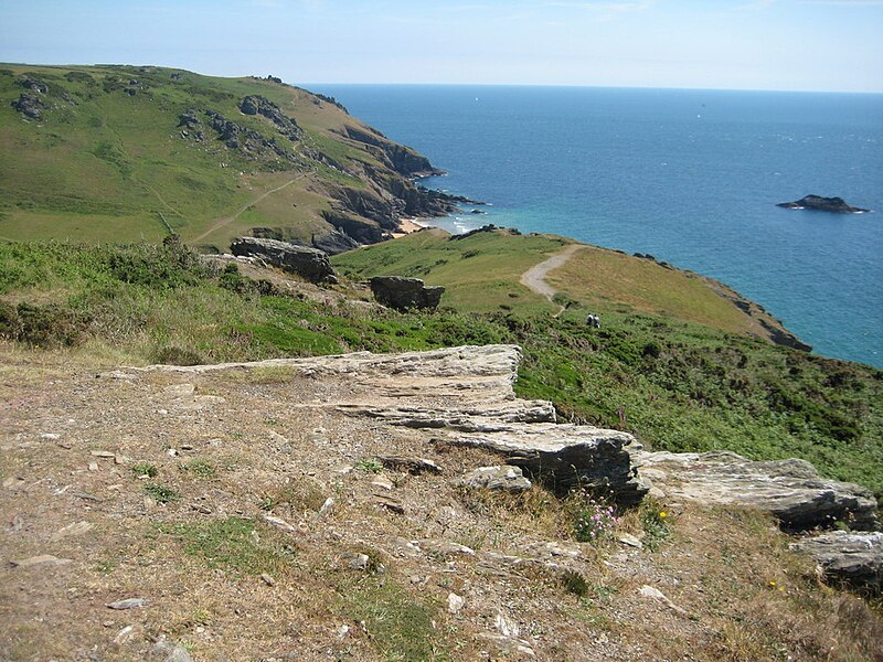 File:Above Cathole Cliff - geograph.org.uk - 2745420.jpg