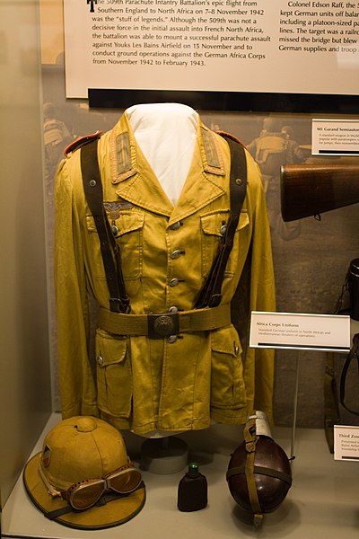 File:Airborne-0380 WW2 German Afrika Korps uniform, tunic, pith helmet, water bottle. U.S. Army Airborne & Special Operations Museum, Fayetteville, North Carolina.jpg