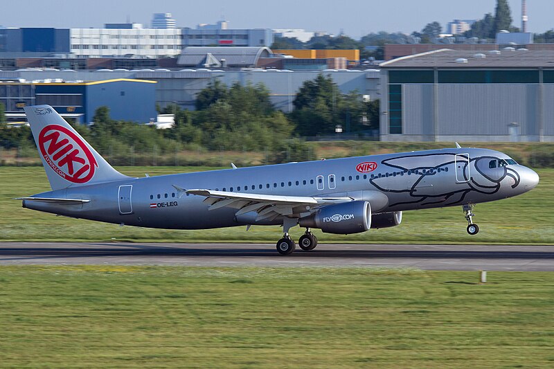 File:Airbus A320 (Niki) (7658861008).jpg