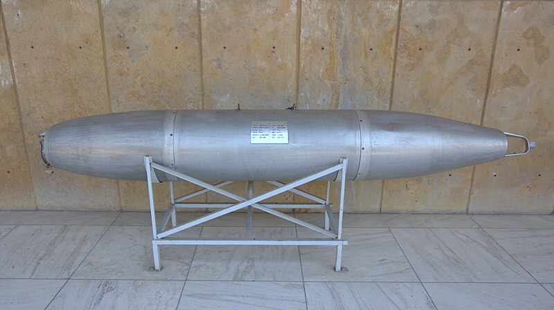 File:Aircraft bomb (Napalm) (8669750054).jpg