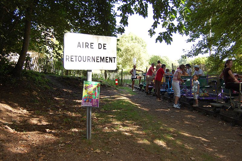 File:Aire de retournement du vélo Rail Bussière Châlus.jpg