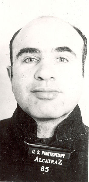 File:Al-Capone-Alcatraz-mug-shot-front.jpg