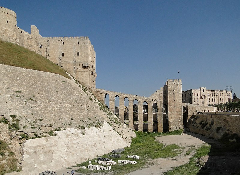 File:Aleppo Citadel 20 - Entrance.jpg