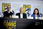 Thumbnail for File:Alex Kurtzman, Patrick Stewart &amp; Isa Briones (48445057951).jpg