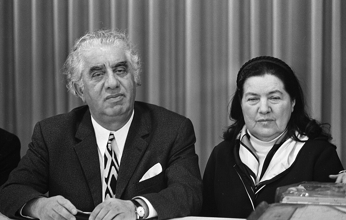 File:Aram Khachaturian and Nina Makarova 1971.jpg