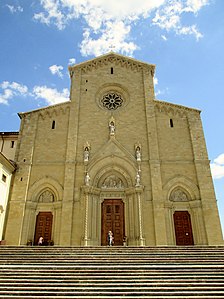 Arezzo -Duomo, facciata neogotica-.jpg