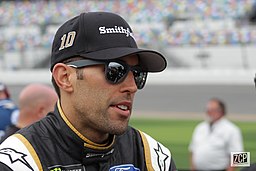 Aric almirola (39335545510)