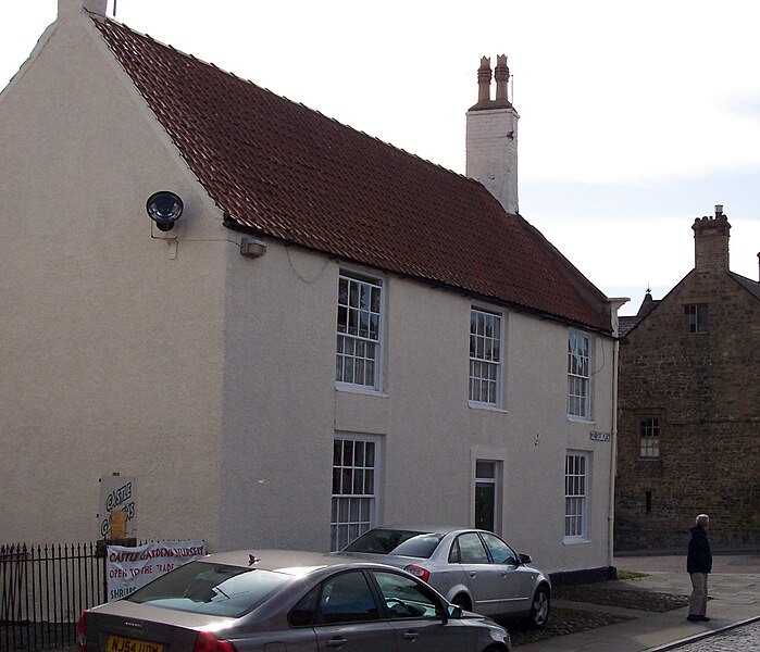 File:Auckland Castle - 11 Market Place.jpg