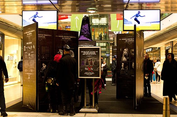 Ausstellung im Hauptbahnhof (Commons)