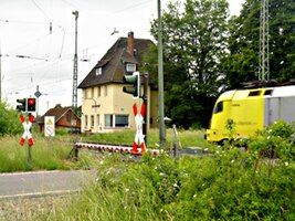 Ehemaliges Empfangsgebäude, von Norden (Bahnhofstraße) aus gesehen.