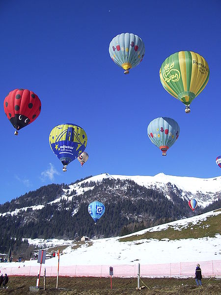 File:Balloons Festival - Chateaux d'Oex.jpg