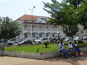 Banco Central de São Tomé (2).jpg