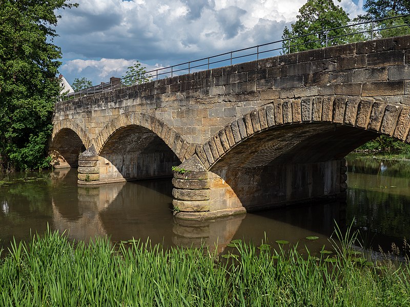 File:Baunach alte Brücke 5260499.jpg