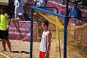 Deutsch: Beachhandball bei den Olympischen Jugendspielen 2018; Tag 4, 10. Oktober 2018; Jungs, Vorrunde, Gruppe B - Italien-Argentinien 1:2 English: Beach handball at the 2018 Summer Youth Olympics at 10 October 2018 – Boys Preliminary Round Group B‎ – Italy-Argentina 1:2