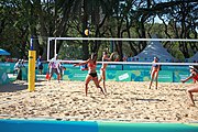 Deutsch: Beachvolleyball bei den Olympischen Jugendspielen 2018; Tag 8, 14. Oktober 2018; Mädchen, Achtelfinale – Bolivien-Puerto Rico 0:2 (18–21/18–21 ) English: Beach volleyball at the 2018 Summer Youth Olympics at 14 October 2018 – Girls Round of 16 – Bolivia-Puerto Rico 0:2 (18–21/18–21 )