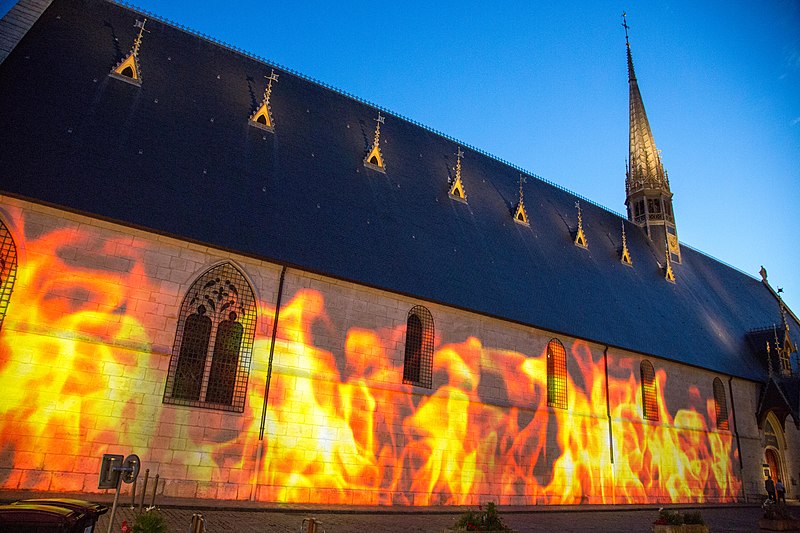 File:Beaune Building with projections.jpg