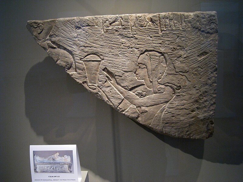 File:Berlin Neues Museum - relief du prince Thoutmosis.jpg