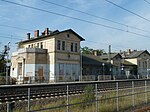 Paulinenaues järnvägsstation. På grund av de passerande ICE-höghastighetstågen har skyddsstaket monterats upp.