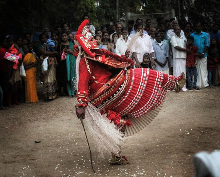 File:Bhagavathi Thira 4 Wayanad Kerala.jpg