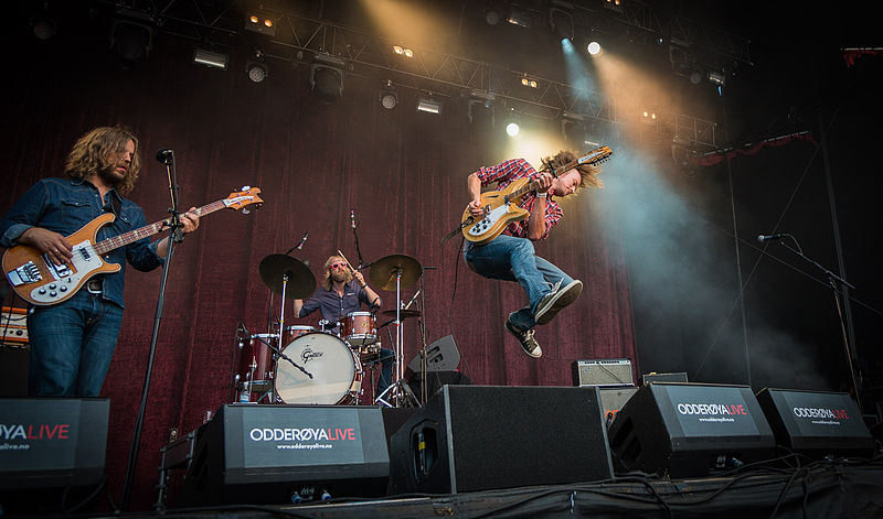 File:Bigbang jump at Odderøya Live 2013.jpg