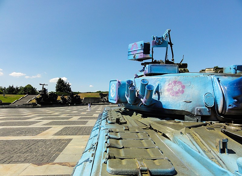 File:Blue tank in Kiev (8162353189).jpg