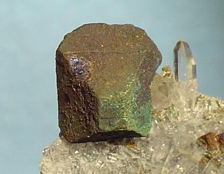 File:Bornite-Quartz-135210.jpg