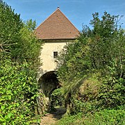 La tour-porche de Richebourg.